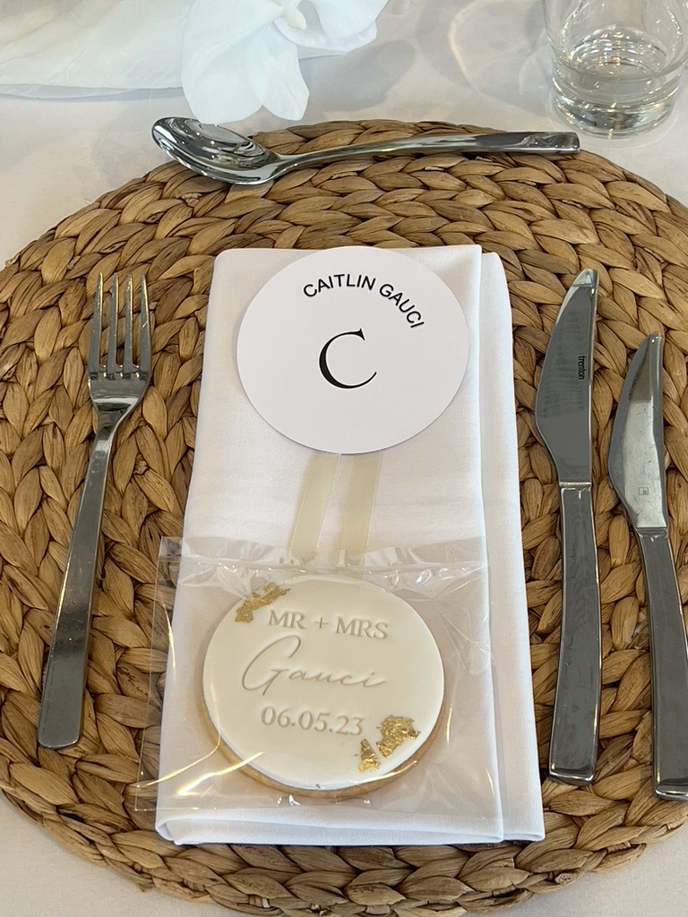 Caitlin’s personalised wedding place setting