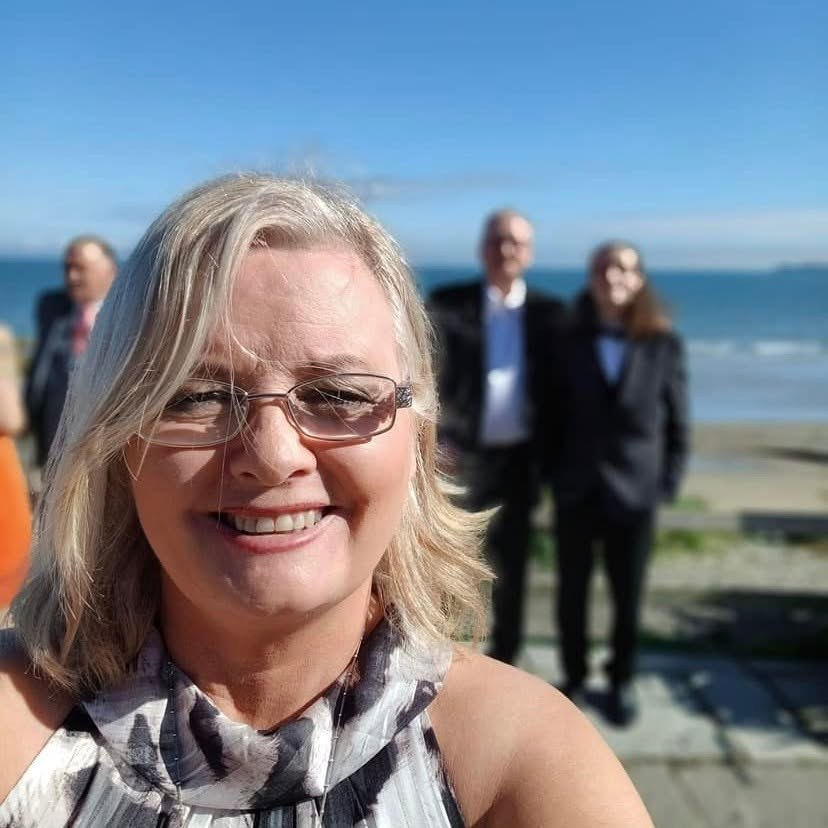 The Irish Celebrant smiling at a beachside wedding in NSW